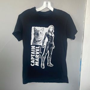 Captain Marvel and Goose adult small graphic t shirt